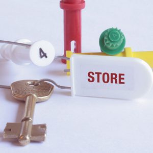 Com os selos de segurança do Key Vigilant, os usuários do sistema não podem alterar ou remover as chaves do sistema.